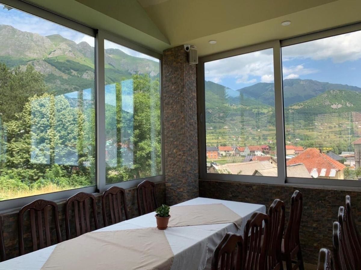 Отель Hotel Mountain View Inn Gusinje-16