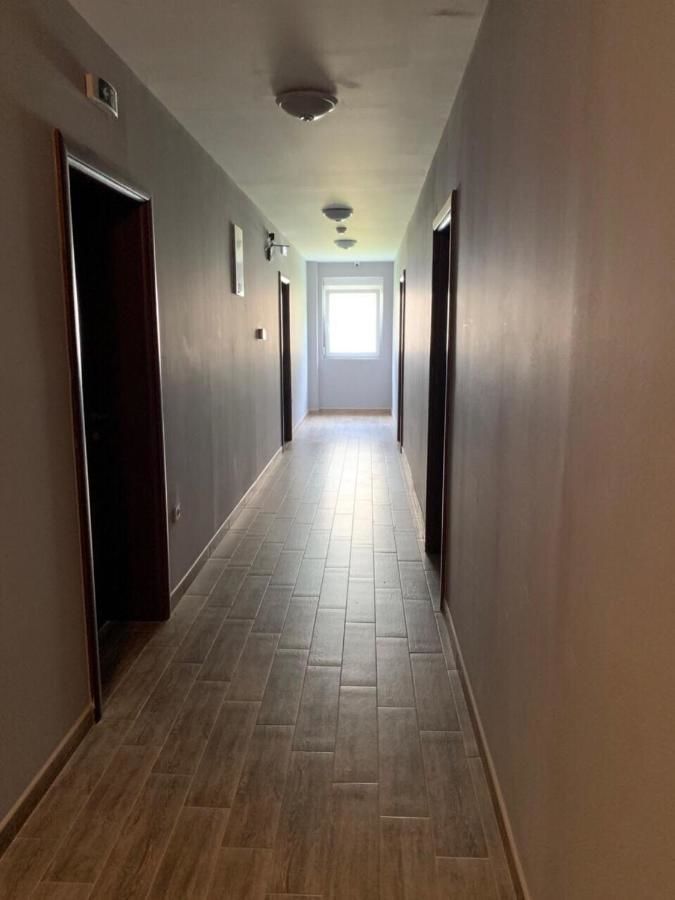 Отель Hotel Mountain View Inn Gusinje-23
