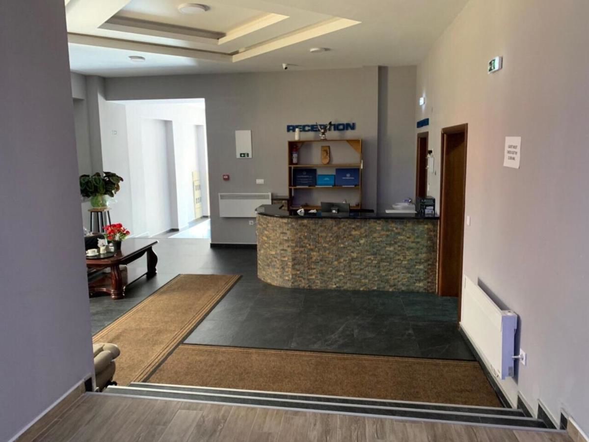 Отель Hotel Mountain View Inn Gusinje-33