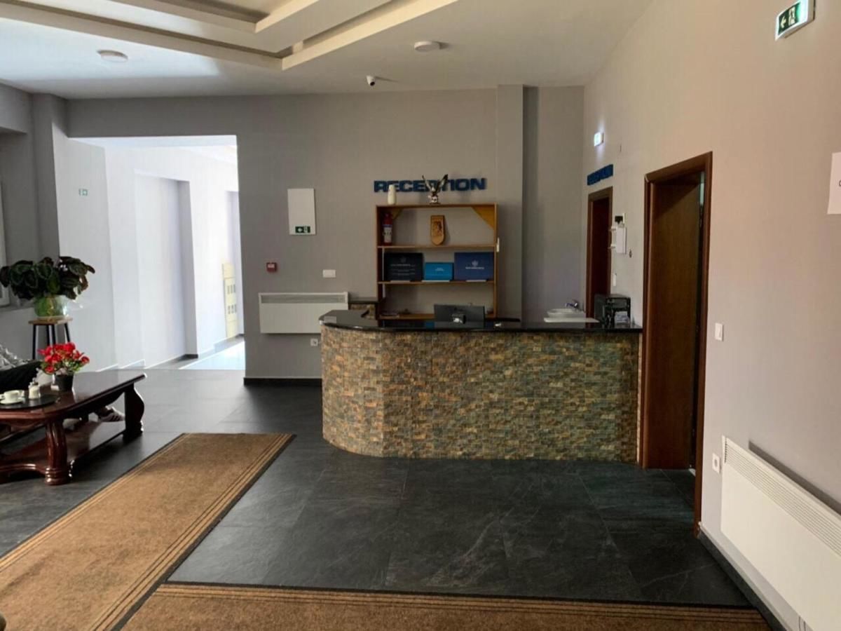 Отель Hotel Mountain View Inn Gusinje-37