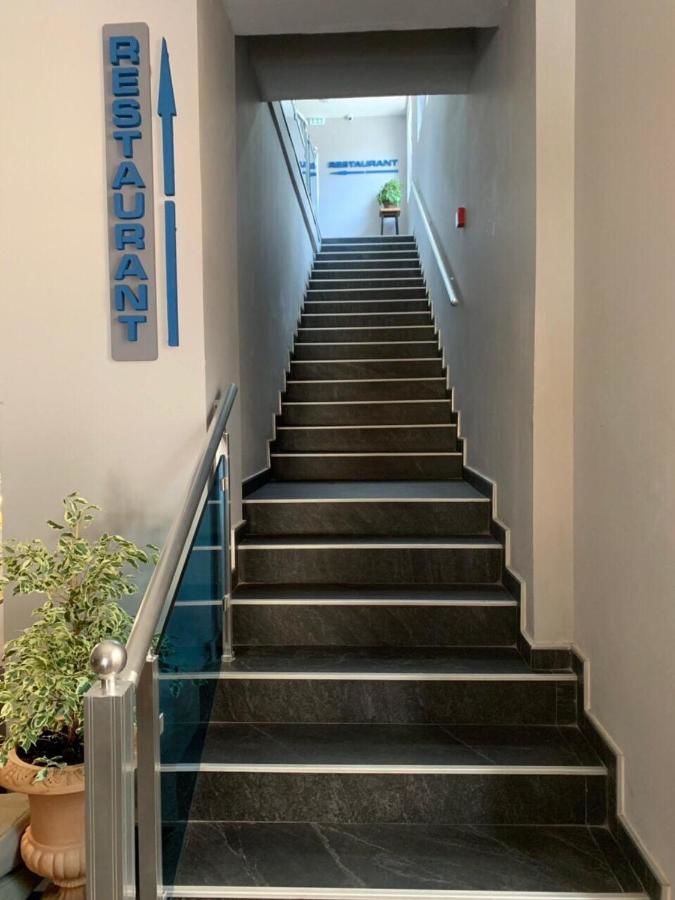 Отель Hotel Mountain View Inn Gusinje-38