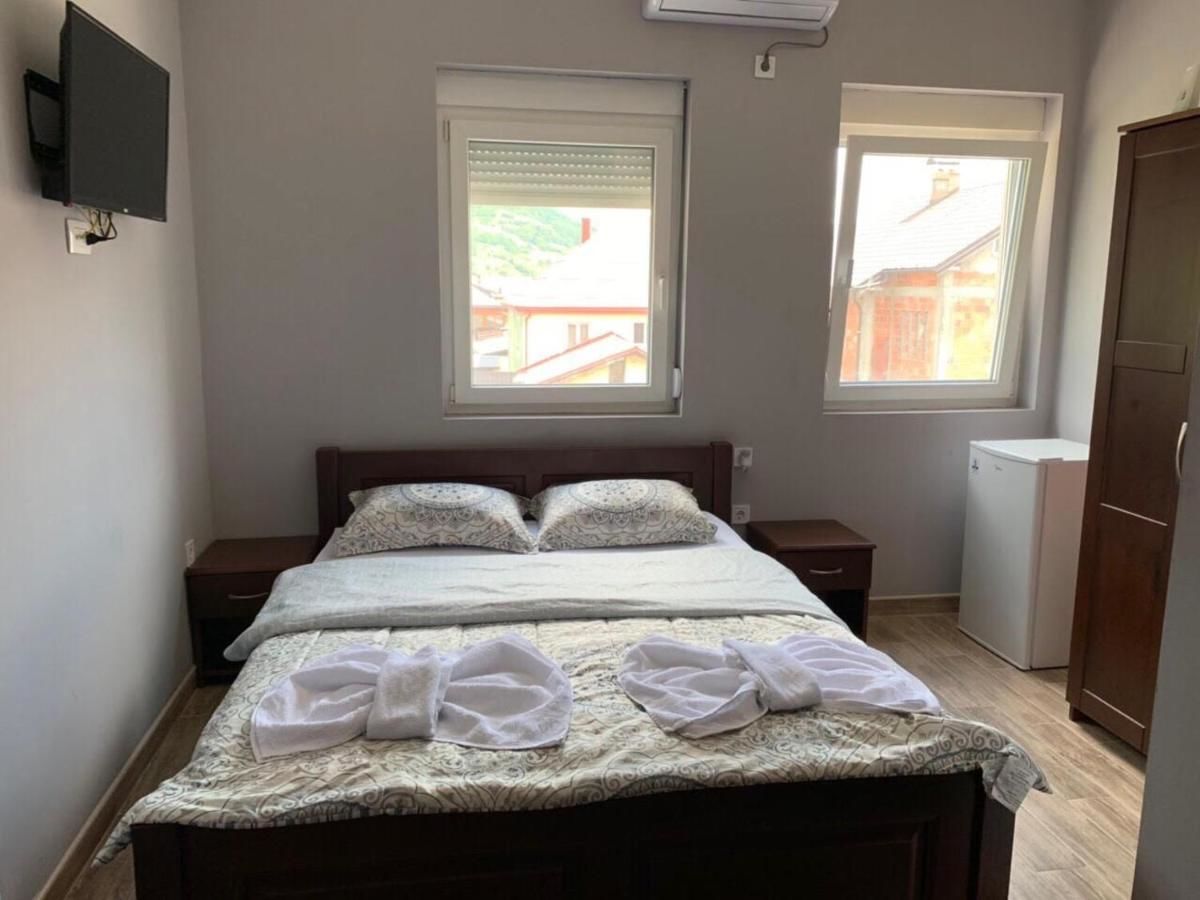 Отель Hotel Mountain View Inn Gusinje
