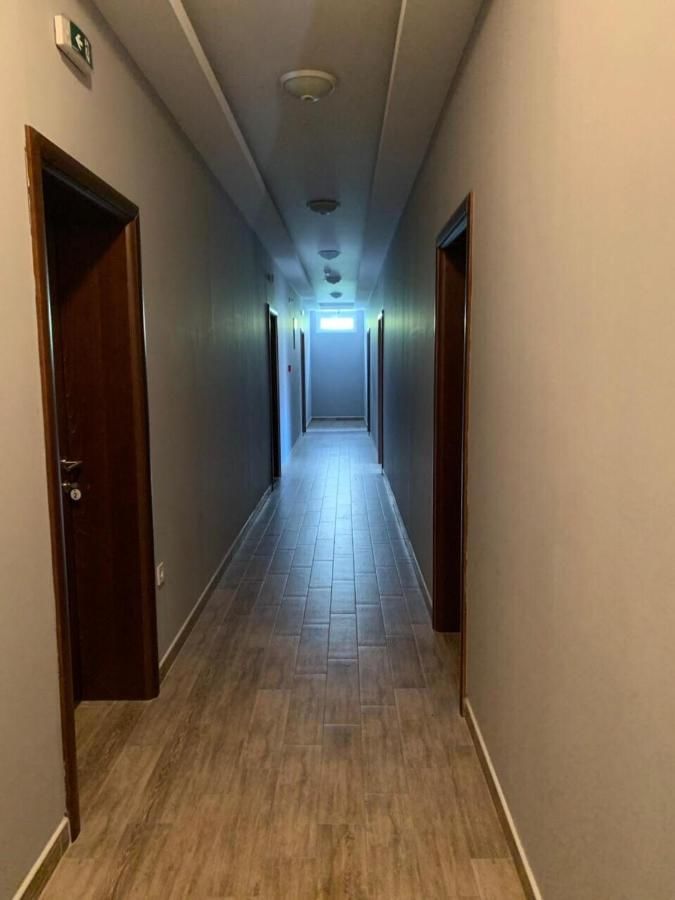 Отель Hotel Mountain View Inn Gusinje-9
