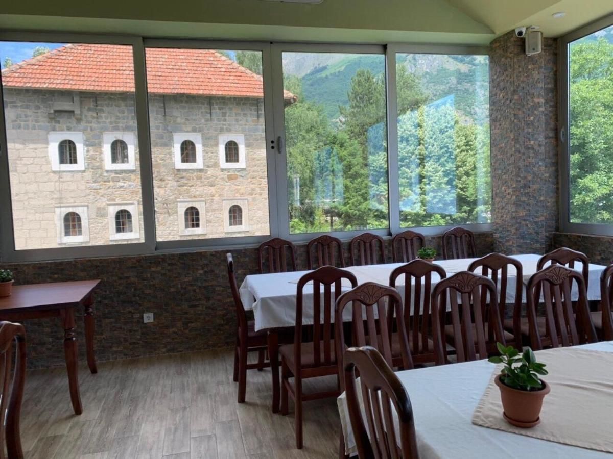 Отель Hotel Mountain View Inn Gusinje