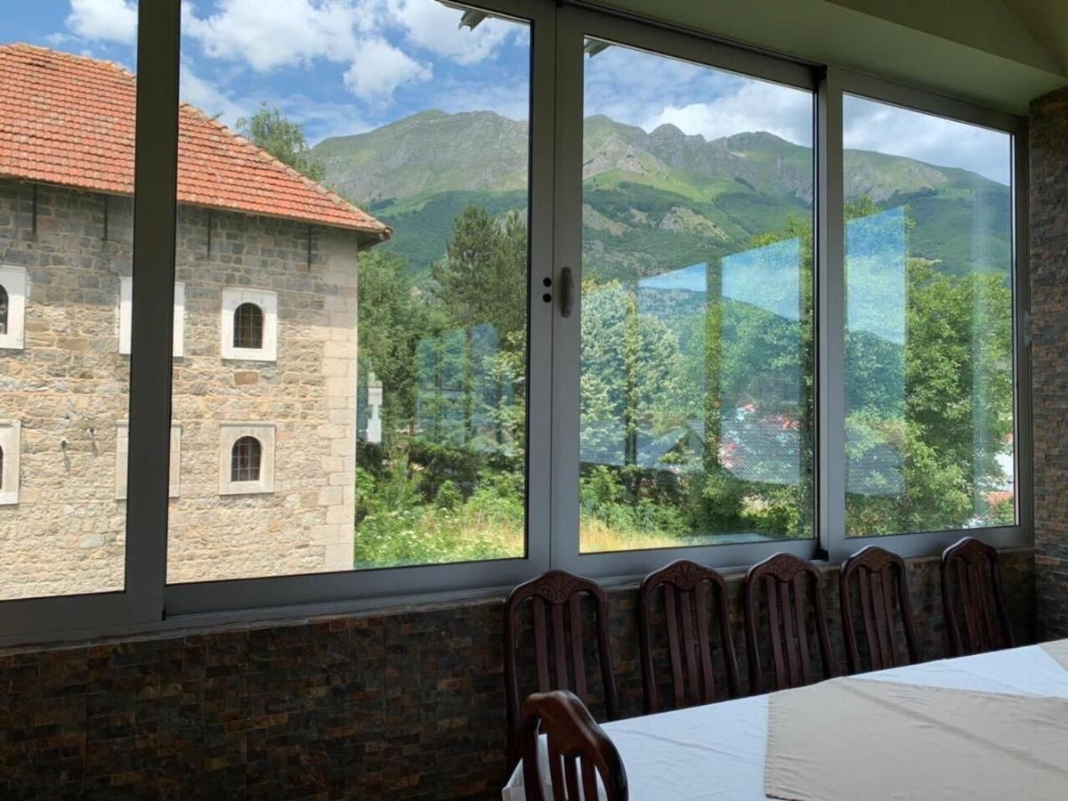 Отель Hotel Mountain View Inn Gusinje-11
