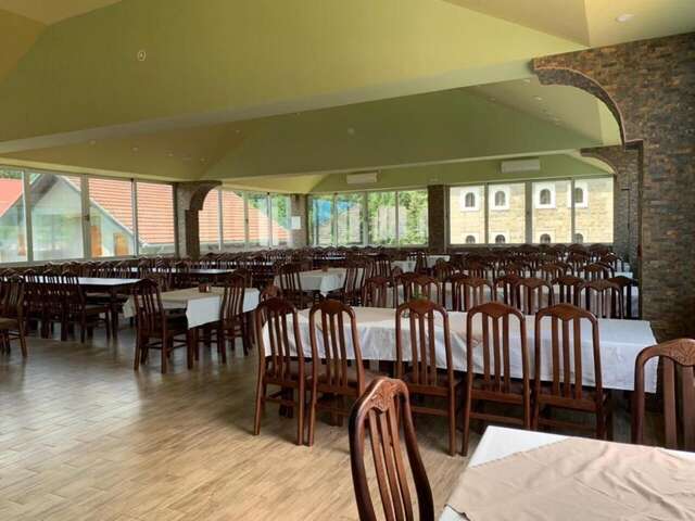 Отель Hotel Mountain View Inn Gusinje-17